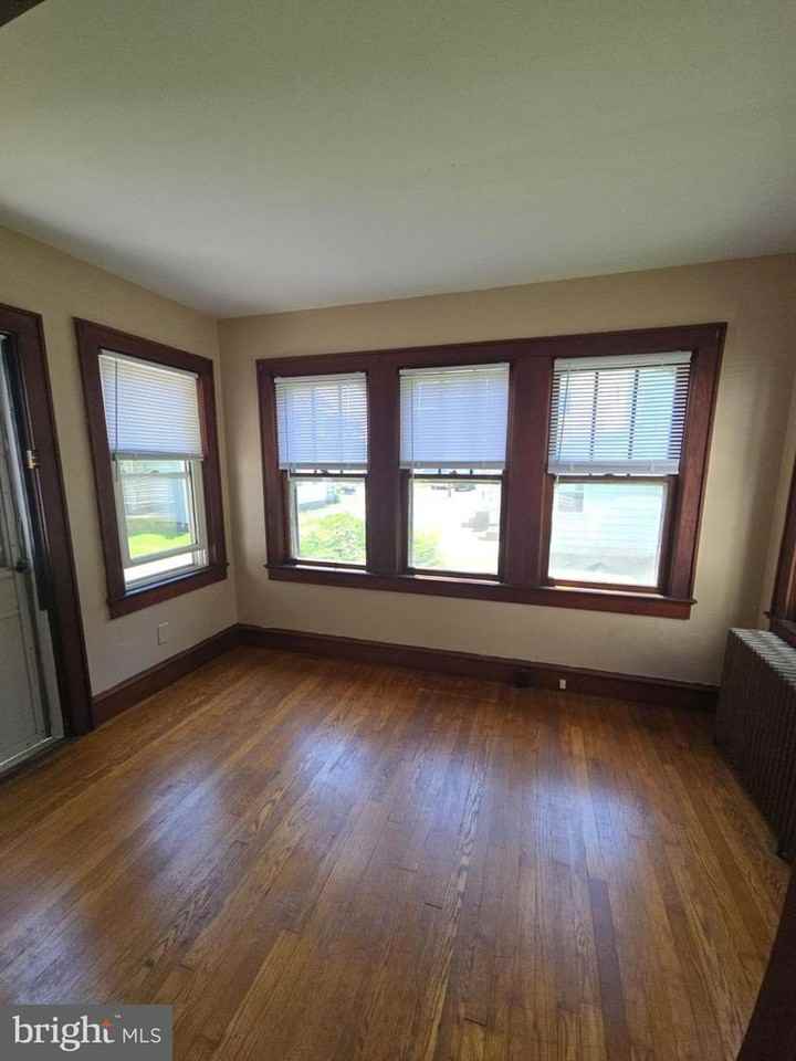 18 1/2 Main St - Photo 2 of 16