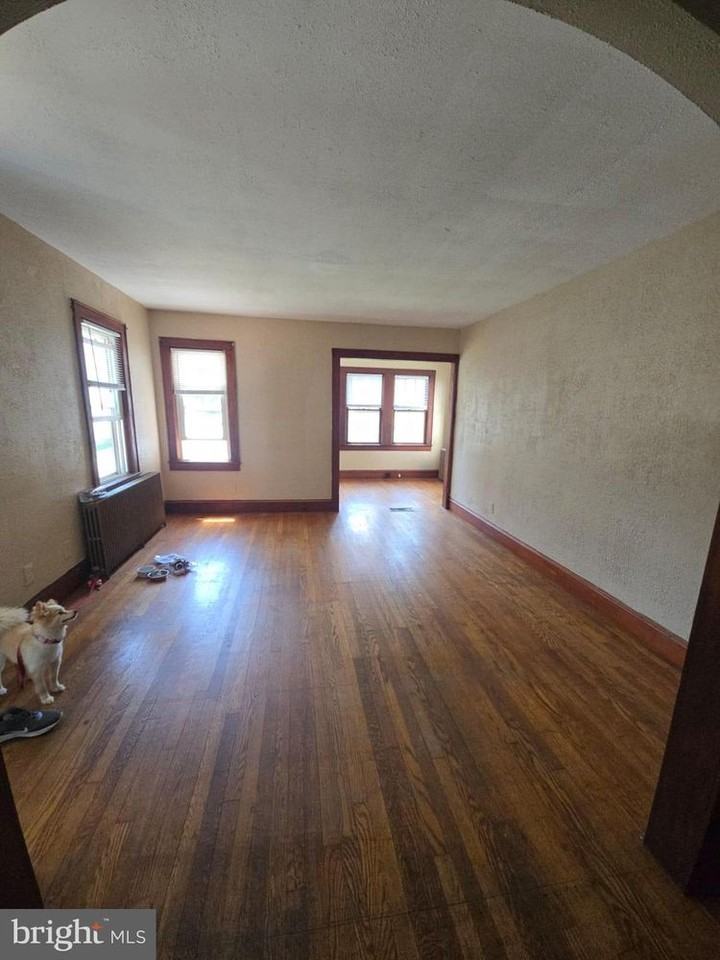 18 1/2 Main St - Photo 6 of 16