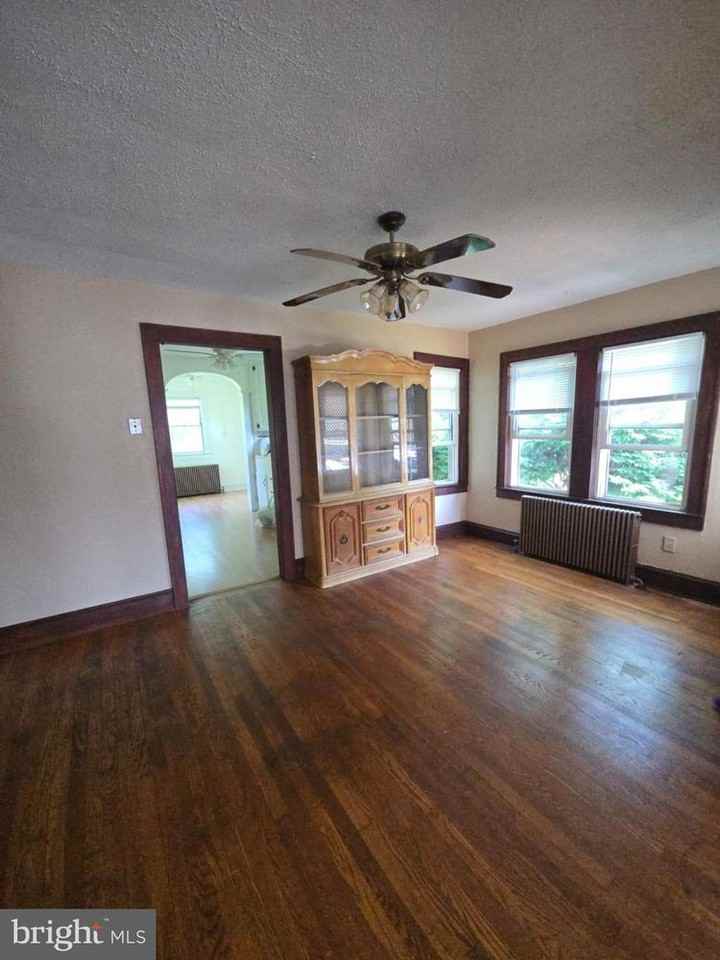 18 1/2 Main St - Photo 7 of 16