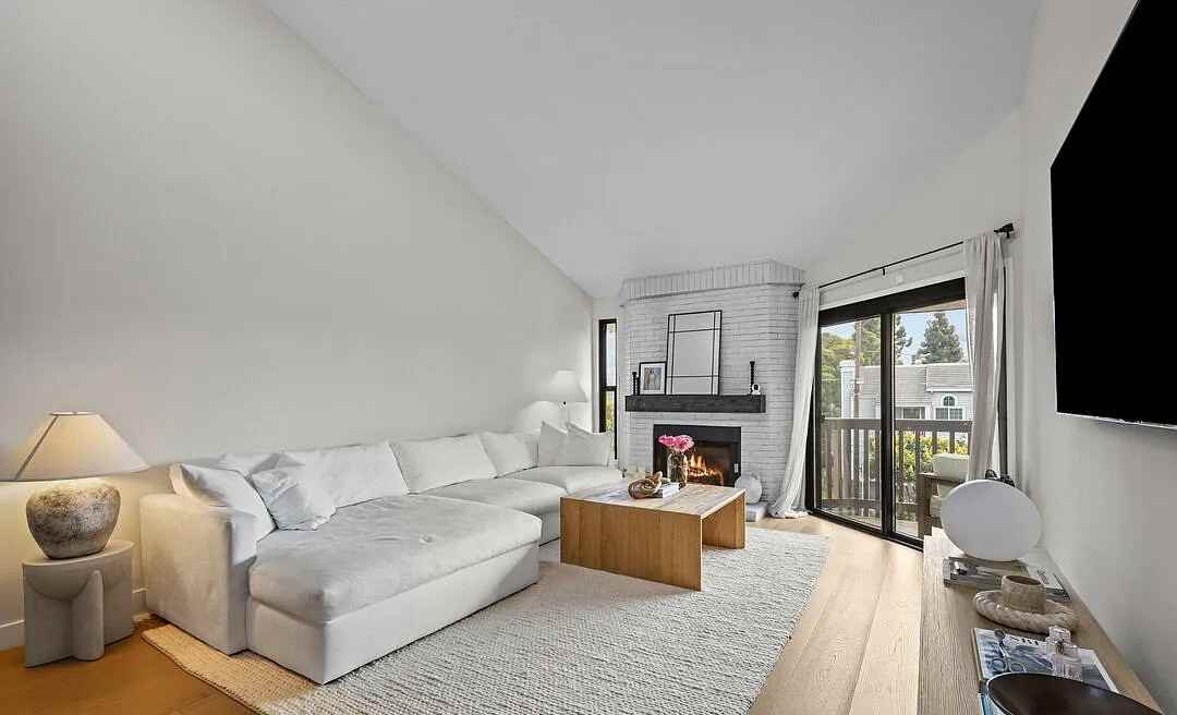 8601 Falmouth Ave - Photo 3 of 19