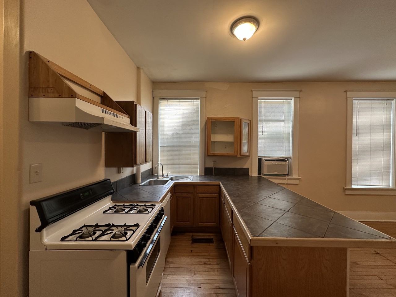 1002 Central Ave Sw - Photo 6 of 22