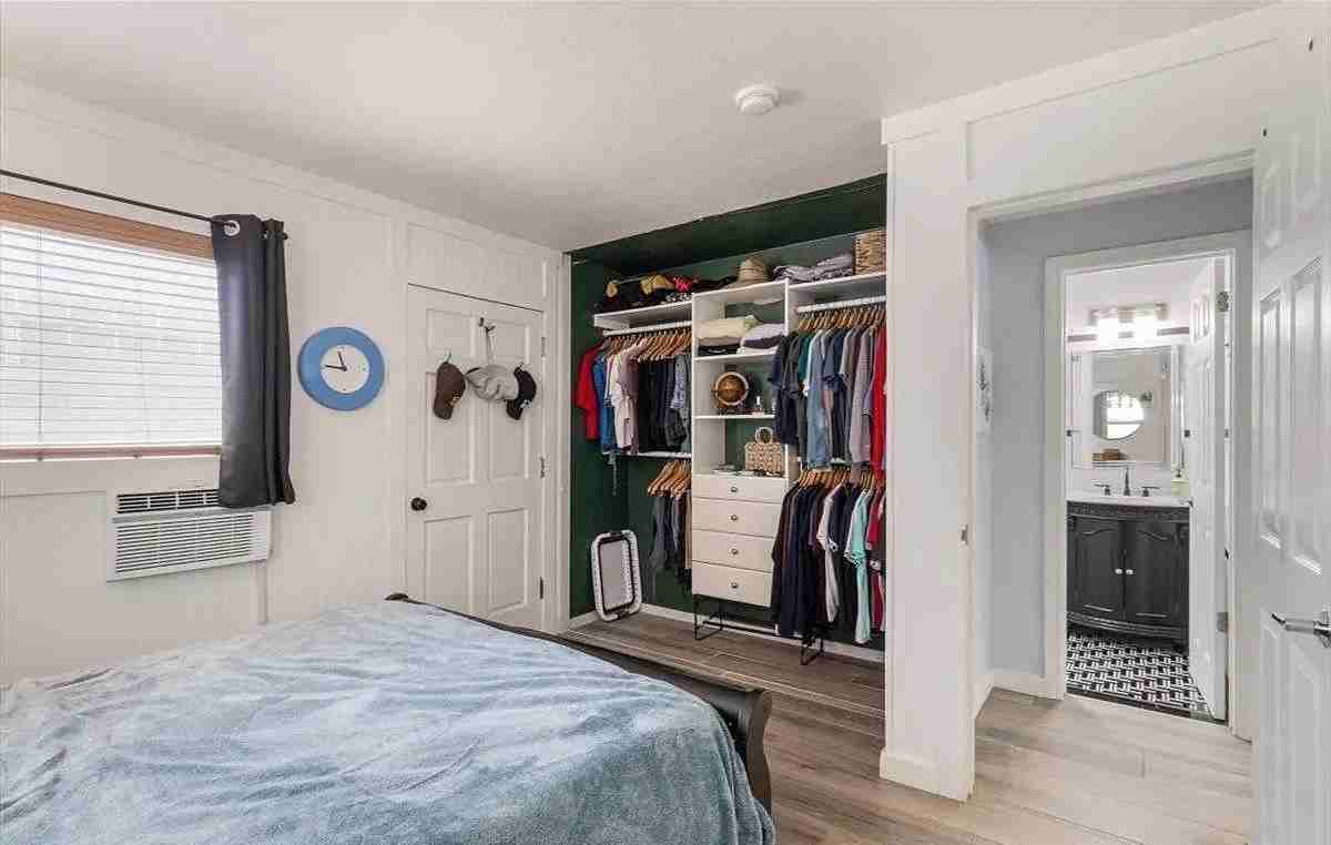 4425 50Th St - Photo 2 of 27