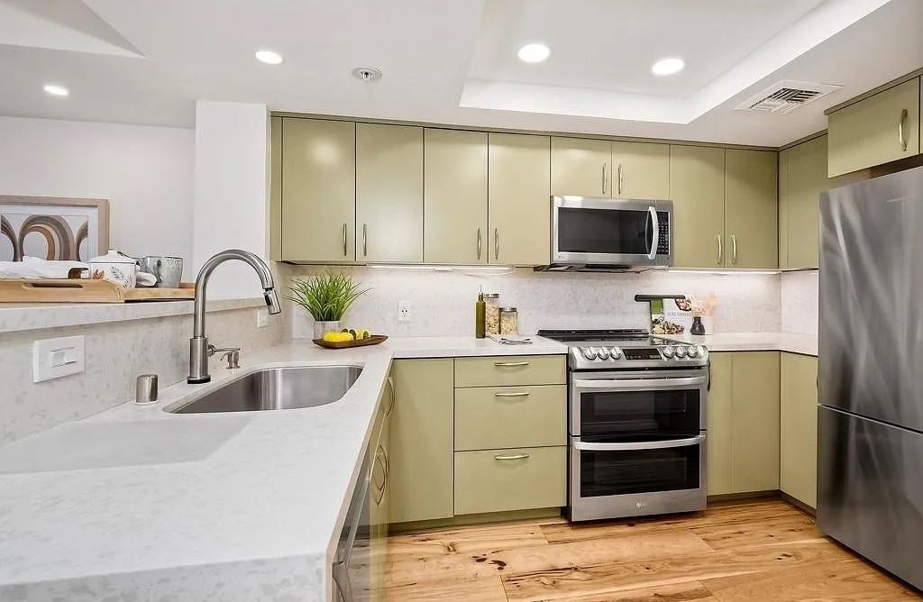 2400 5Th Ave - Photo 3 of 33