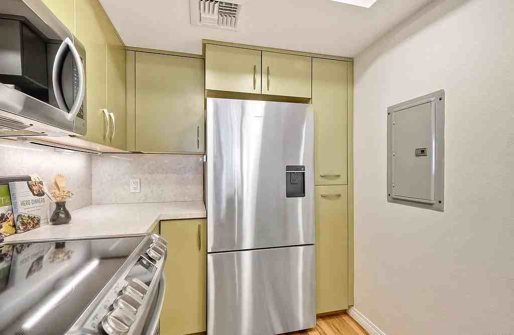 2400 5Th Ave - Photo 4 of 33