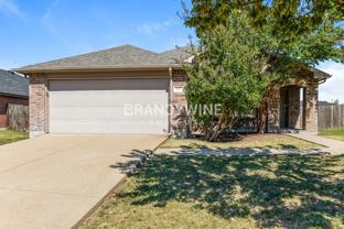 411 Silverleaf Ct - Photo 1 of 1