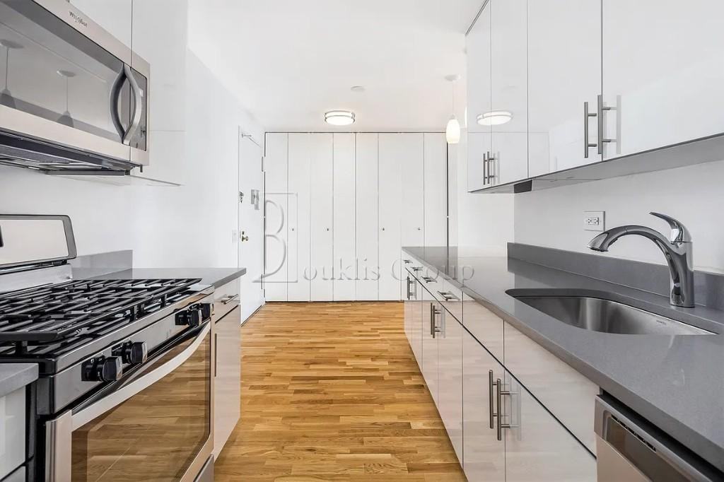 375 S End Ave #11R - Photo 5 of 10