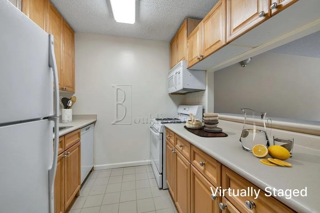 50 Battery Pl #4Y - Photo 3 of 6