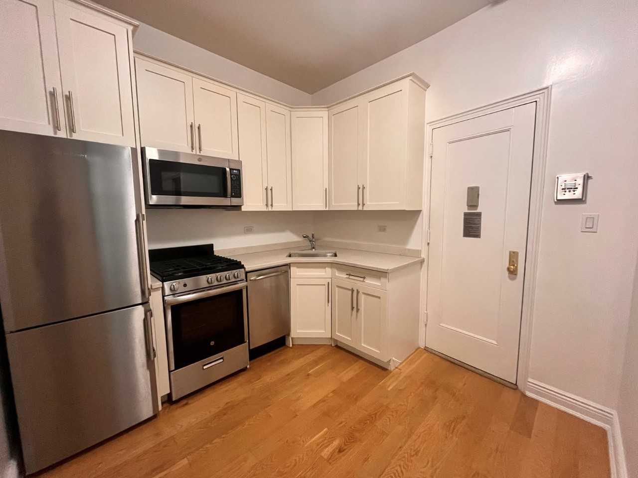 Grand St #2B - Photo 2 of 4