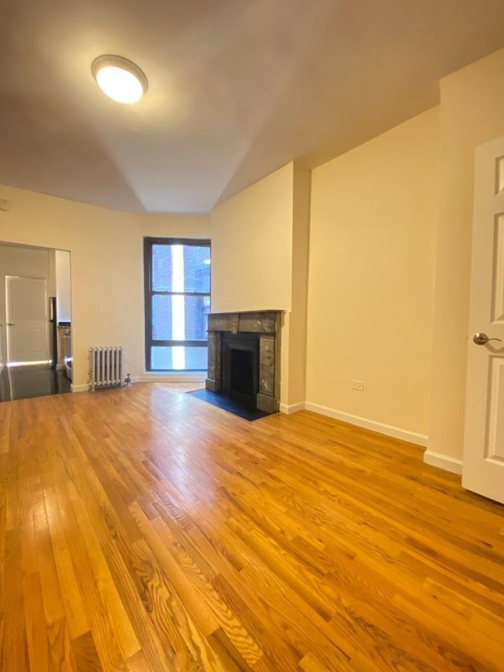 E 84th St #3L - Photo 4 of 4