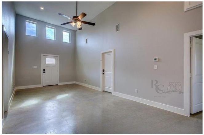 709 Maple St - Photo 3 of 10