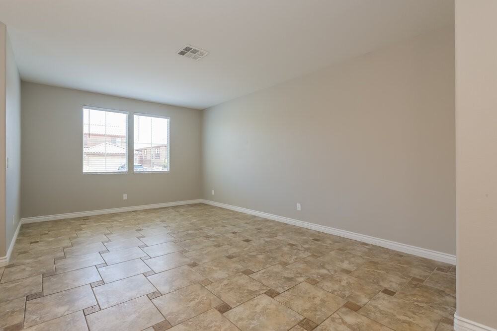 1217 Grove Park St - Photo 4 of 16