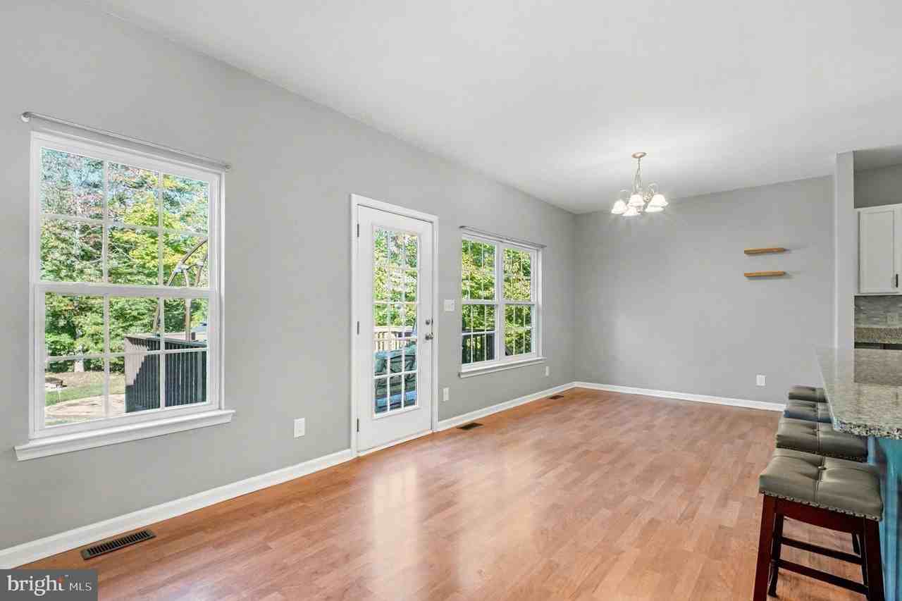 8052 Buckthorne Run - Photo 6 of 42