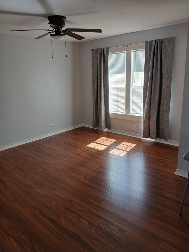 2223 Waverly Ave - Photo 4 of 8