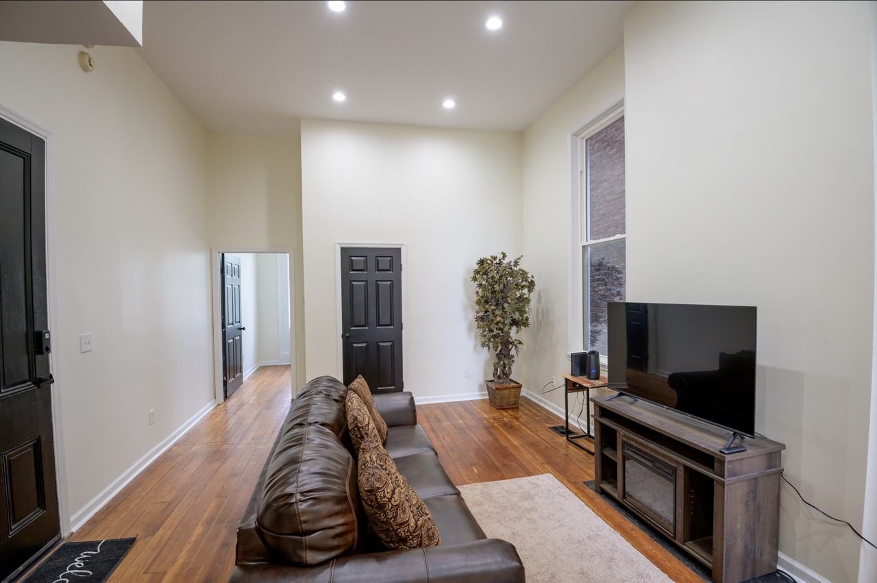 1123 Dayton St #1 - Photo 5 of 12