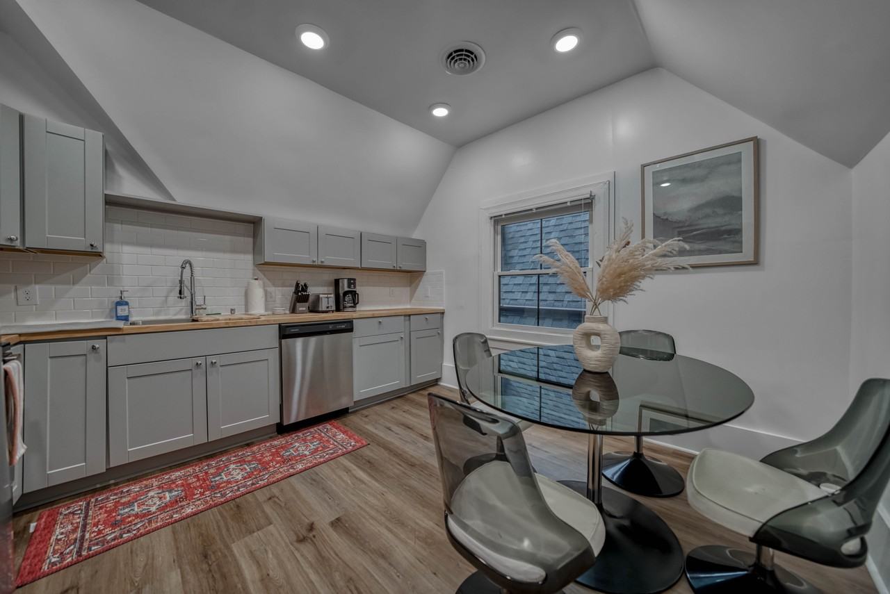 46 Allen St #5 - Photo 3 of 24