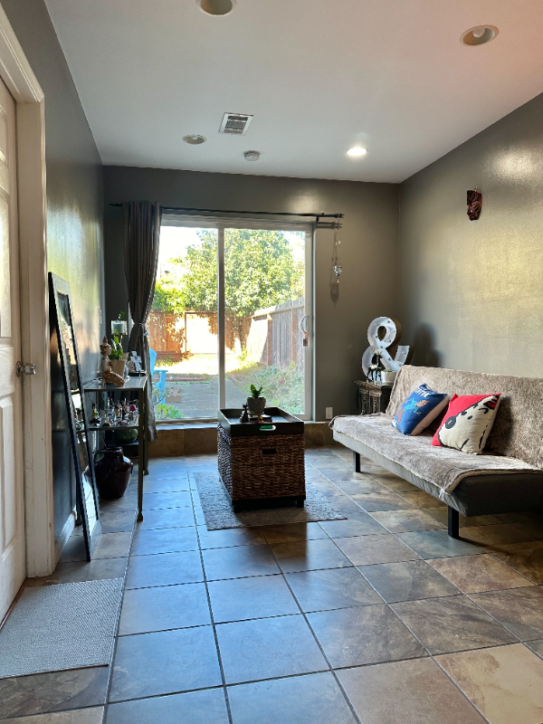 182 Cayuga Ave - Photo 3 of 8