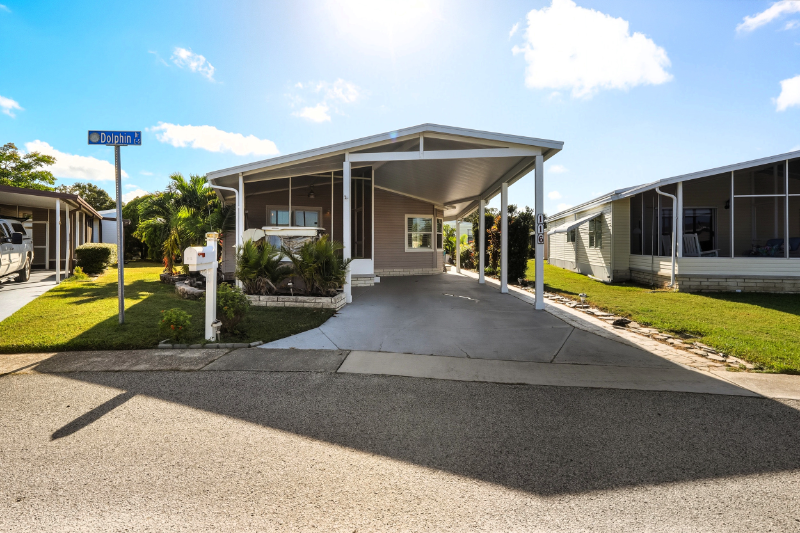 116 Dolphin Dr S - Photo 4 of 20