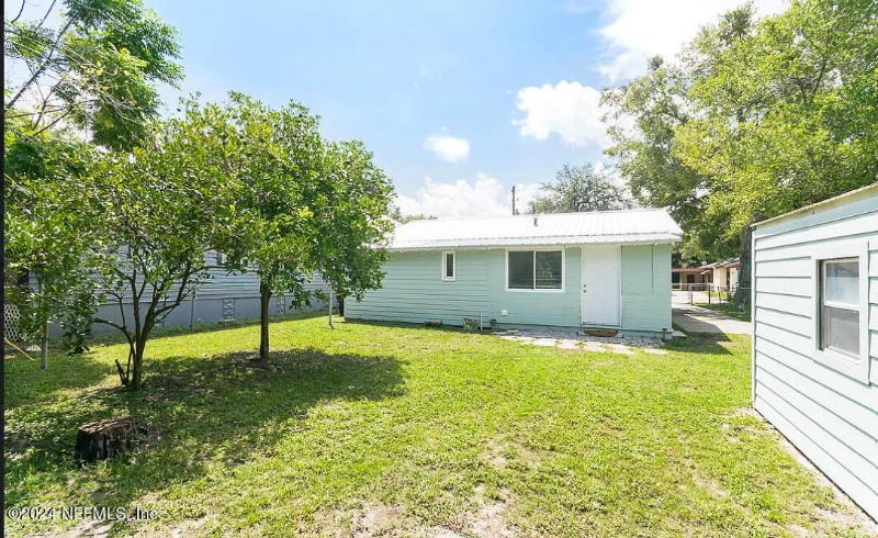 1151 E 15th St - Photo 3 of 8