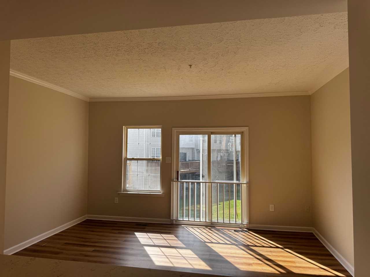 607 Emmy Dee Dr - Photo 2 of 11