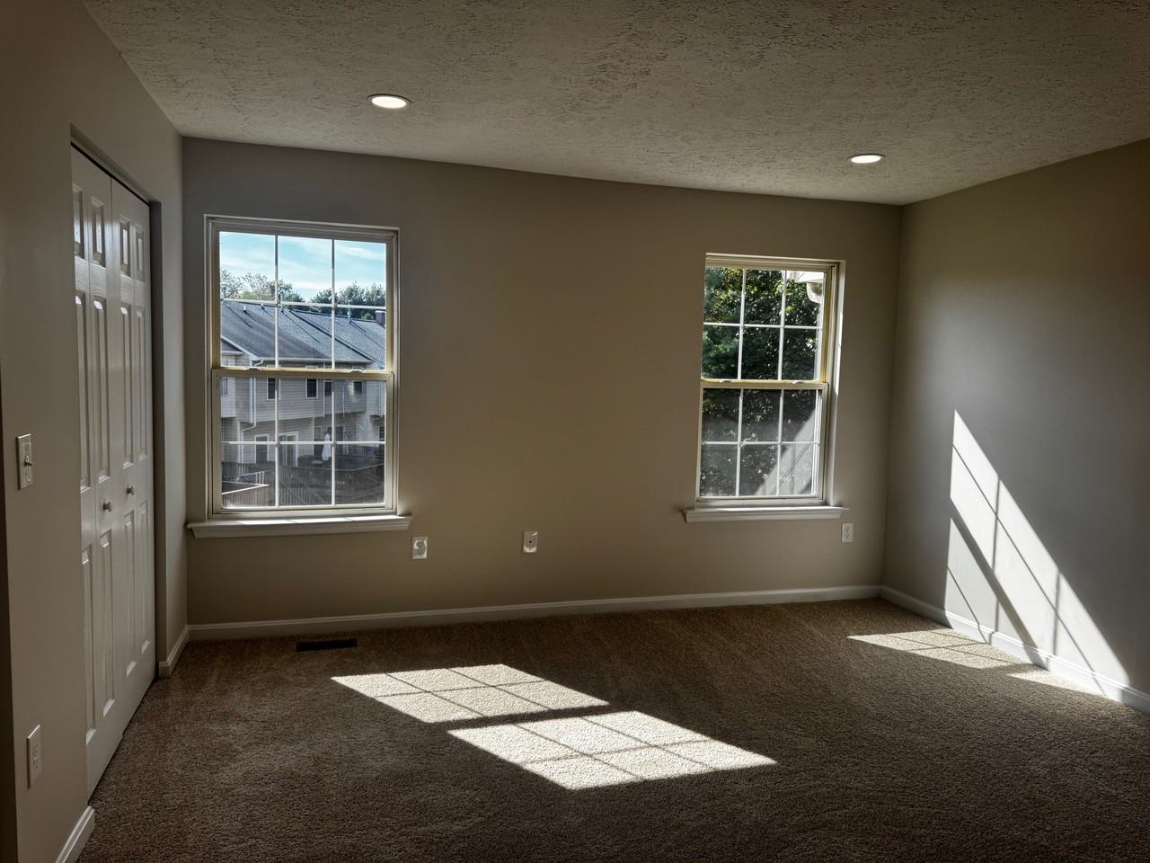 607 Emmy Dee Dr - Photo 3 of 11