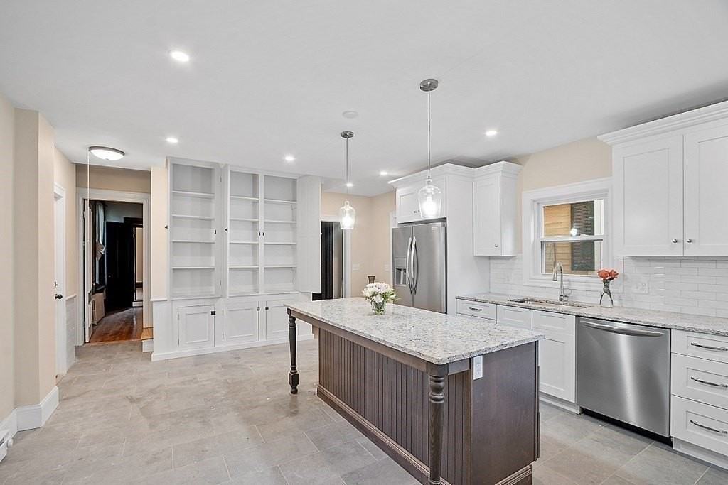 42 Highland St - Photo 3 of 26