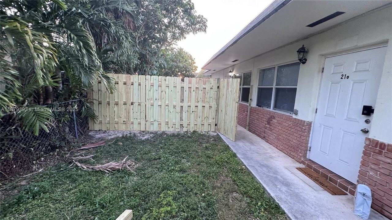 216 Ne 41st St #216 - Photo 6 of 10