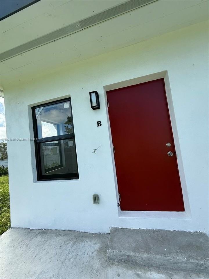 512 Northwest 2nd Avenue #B - Photo 2 of 21