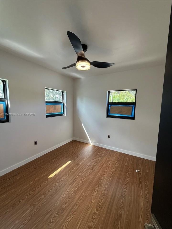 512 Northwest 2nd Avenue #B - Photo 6 of 21