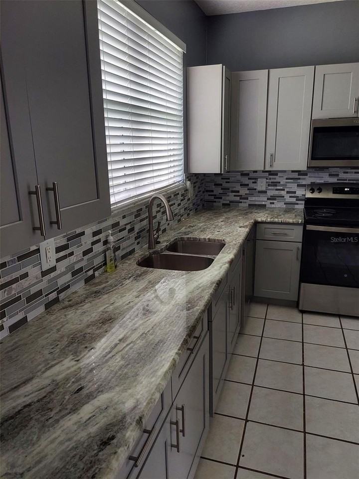 113 Harwood Cir - Photo 4 of 9