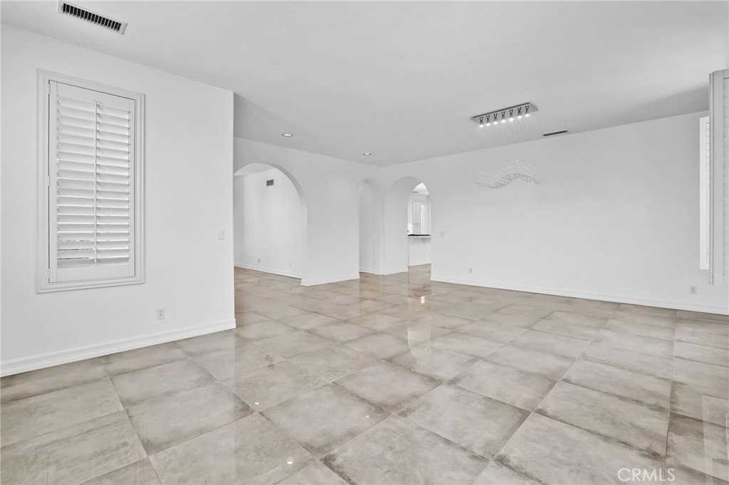 5142 Pearce Dr - Photo 7 of 50