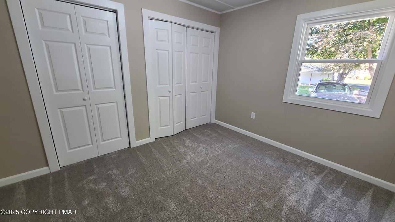 194 Broad St - Photo 5 of 16