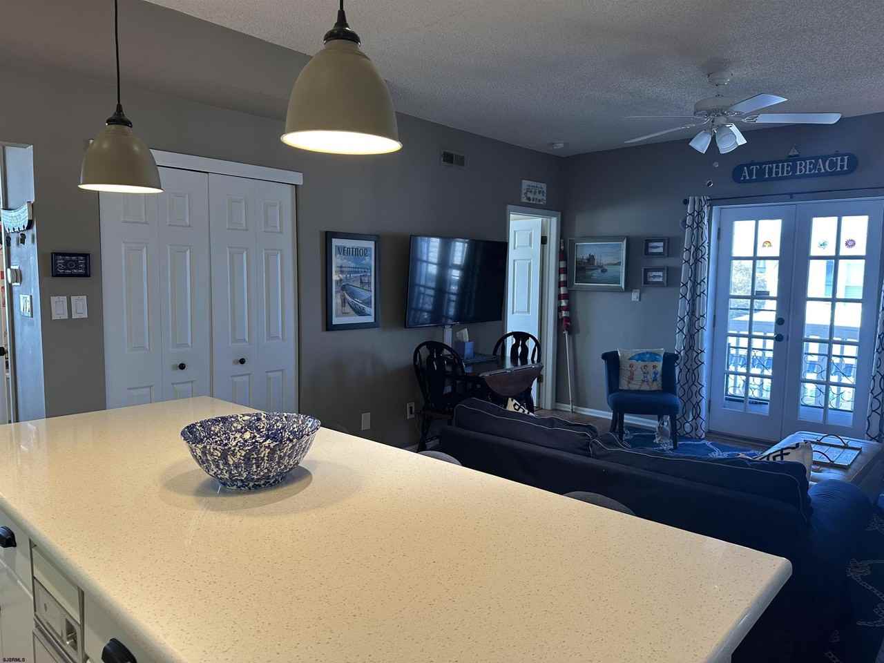 25 S Surrey Ave - Photo 4 of 24