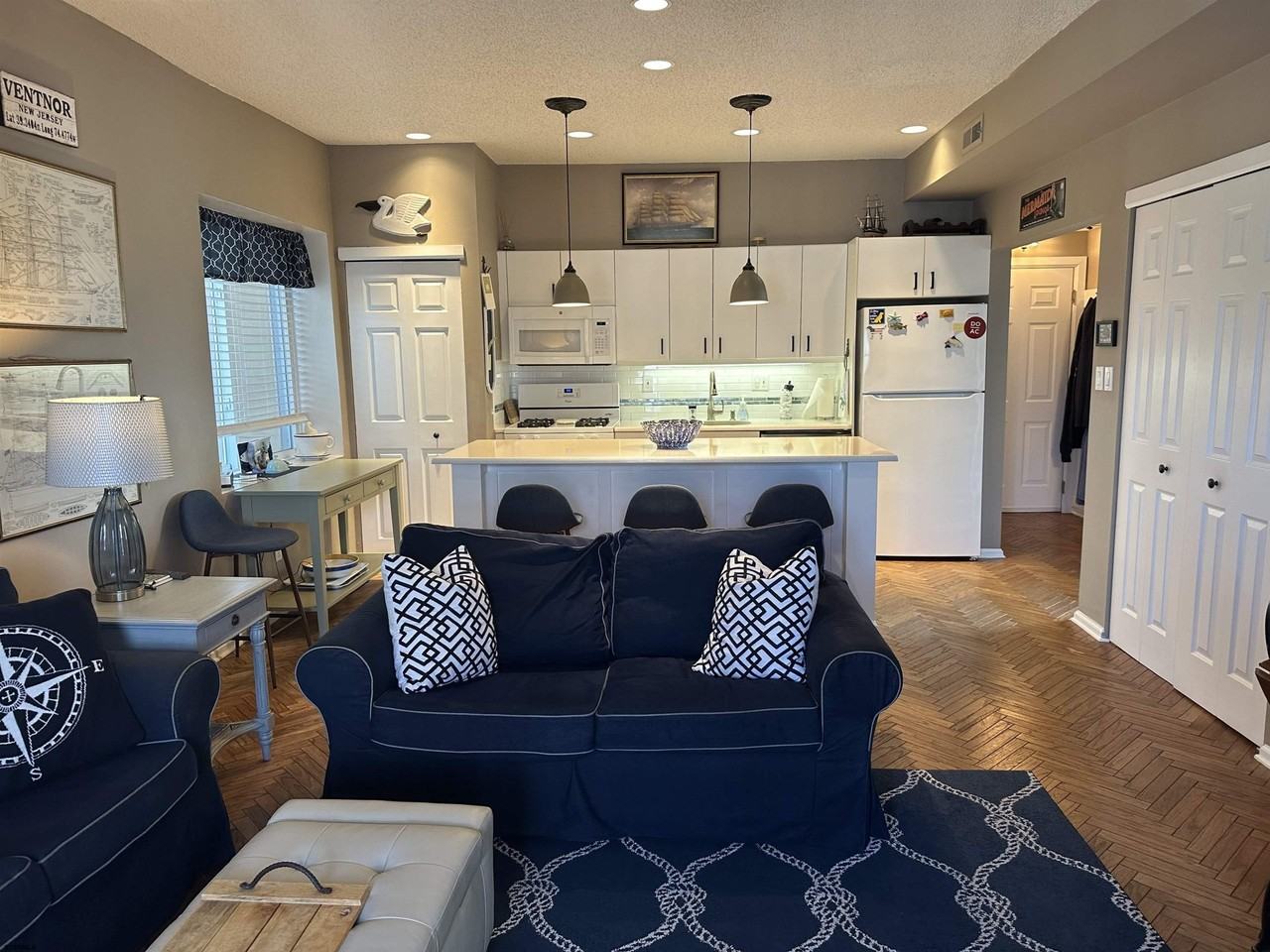 25 S Surrey Ave - Photo 5 of 24