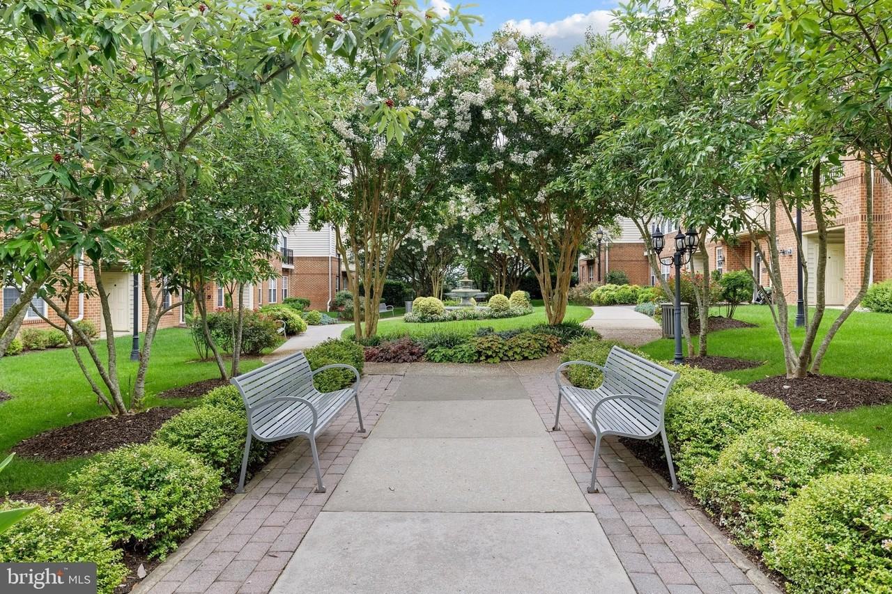 2540 Kensington Gdns Unit 204 #204 - Photo 4 of 45