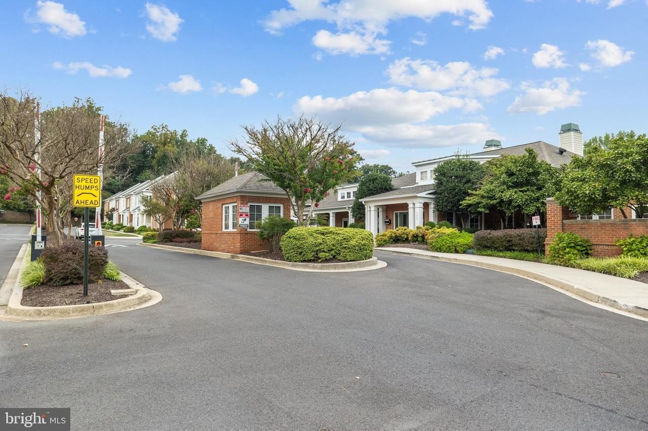 2540 Kensington Gdns Unit 204 #204 - Photo 5 of 45