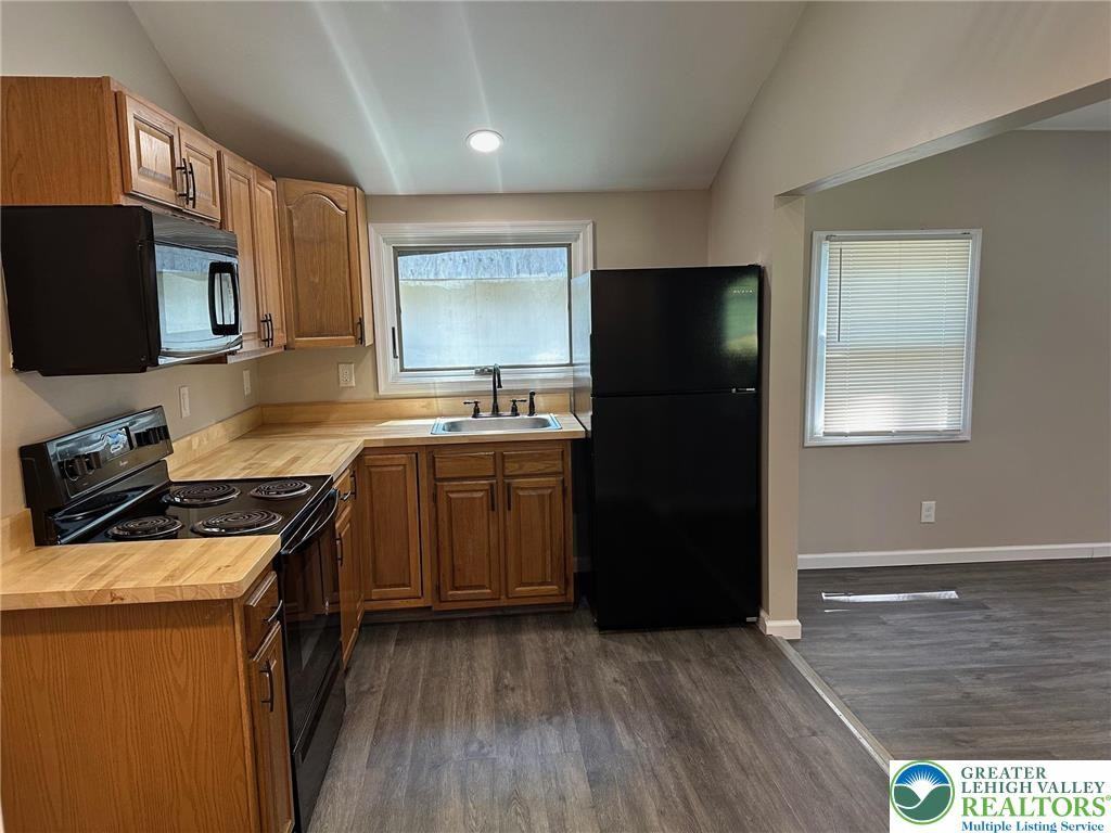 16 Grove Road - Photo 4 of 12