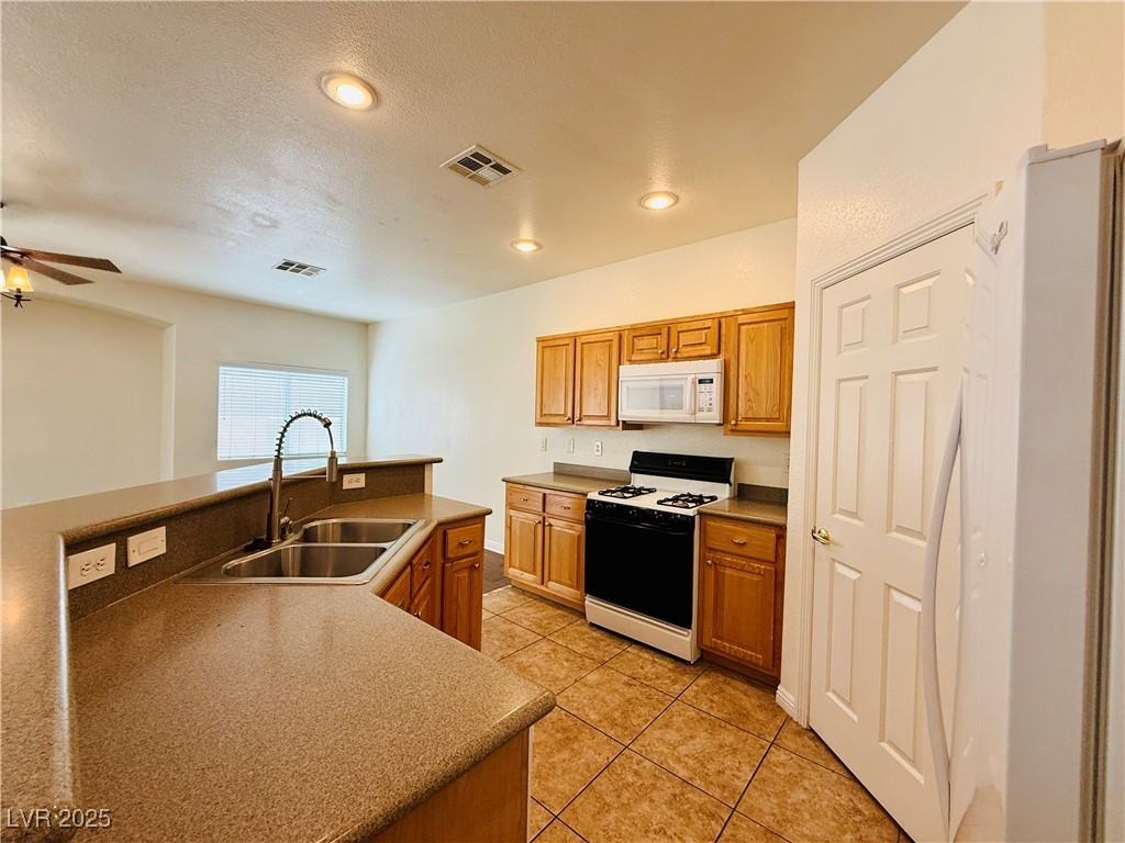 1161 Amarillo Sky Place - Photo 5 of 31