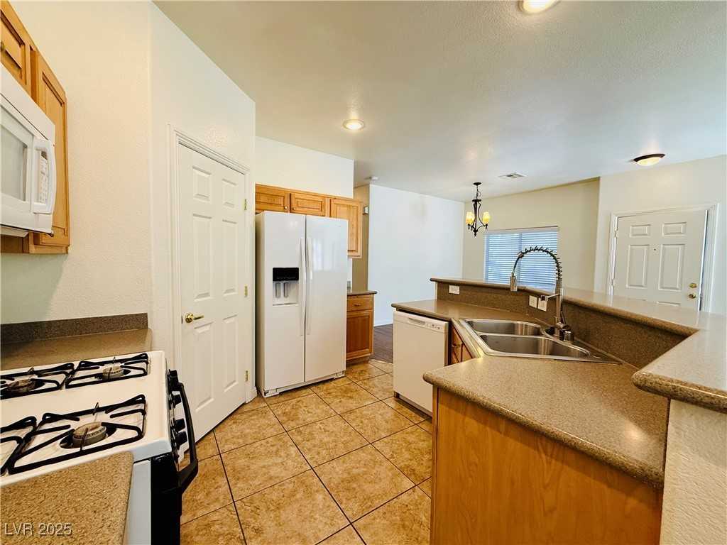 1161 Amarillo Sky Place - Photo 6 of 31