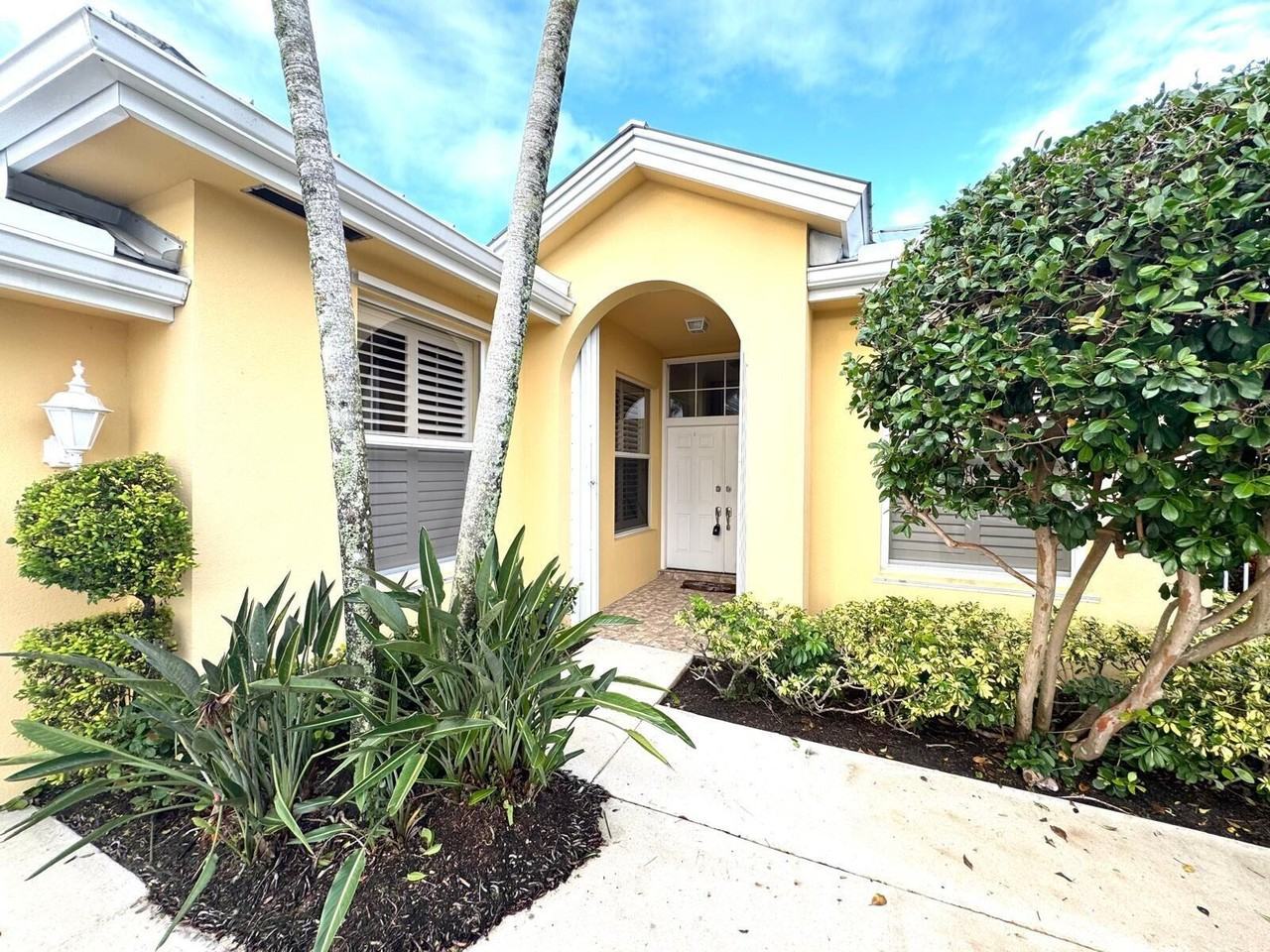 2871 Sw Brighton Way - Photo 2 of 42