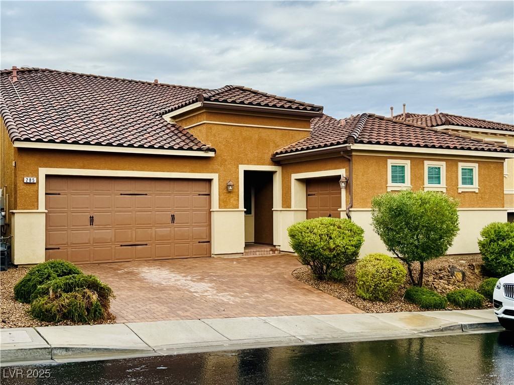 285 Mandarin Hill Ln - Photo 2 of 38