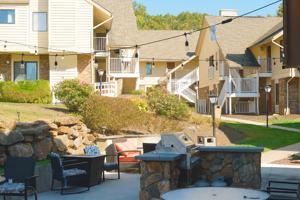 featured image of 1001 Bridgeport Ave #PH