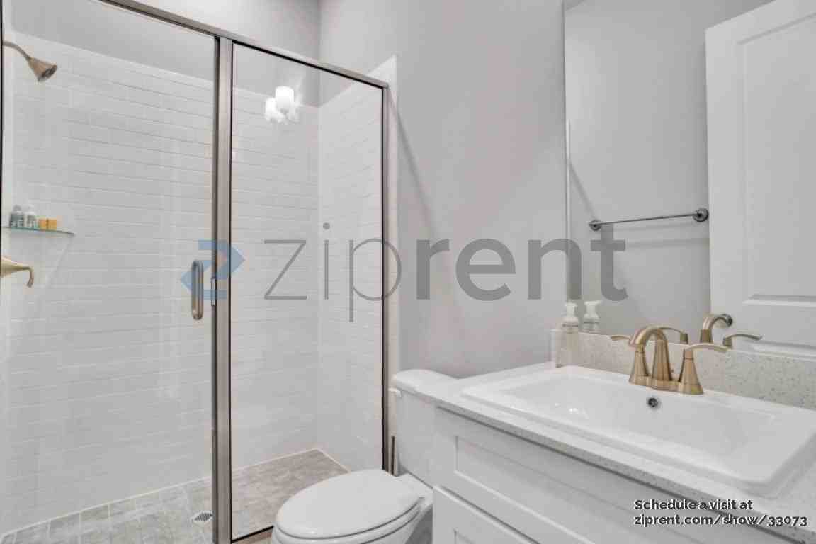 12790 Royal Oaks Ln - Photo 3 of 29