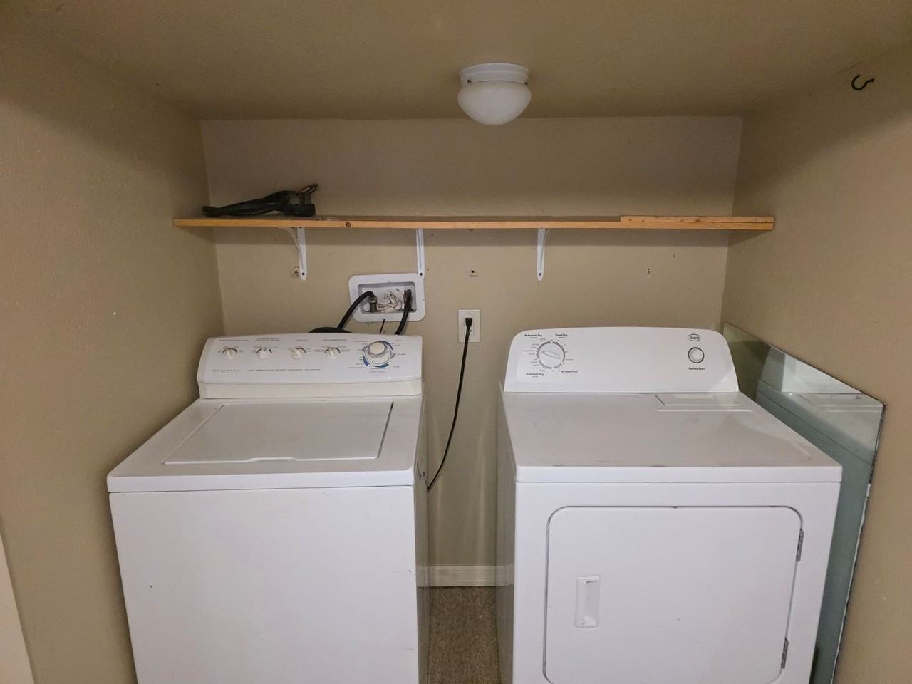 1304 1/2 W Kaley Ave - Photo 4 of 7