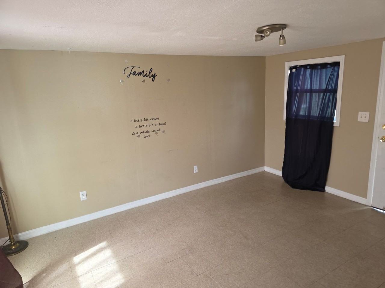 1304 1/2 W Kaley Ave - Photo 5 of 7