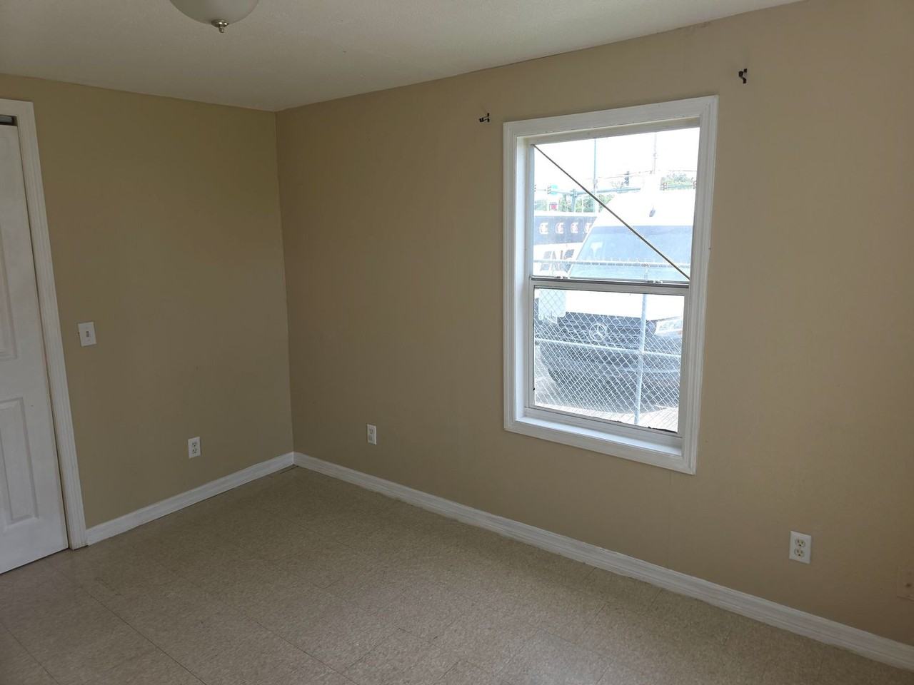 1304 1/2 W Kaley Ave - Photo 6 of 7