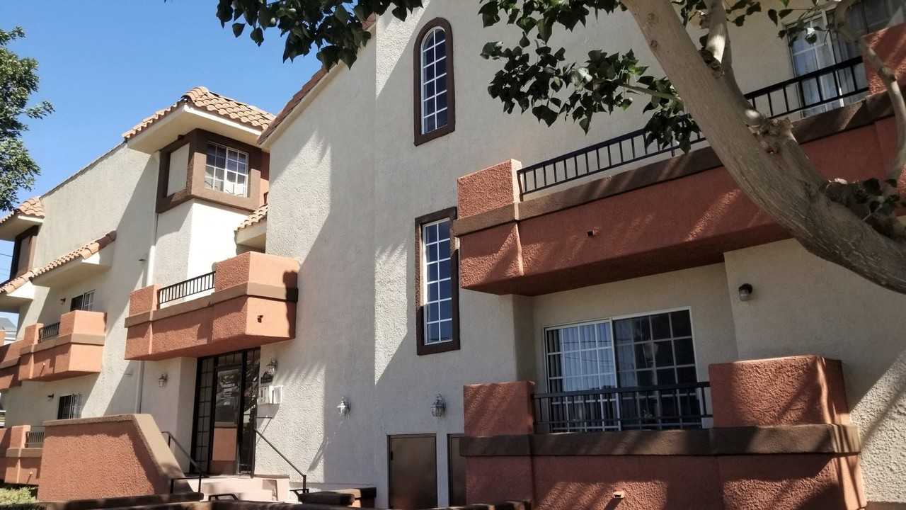 Townhomes on Emerson - Photo 5 of 40