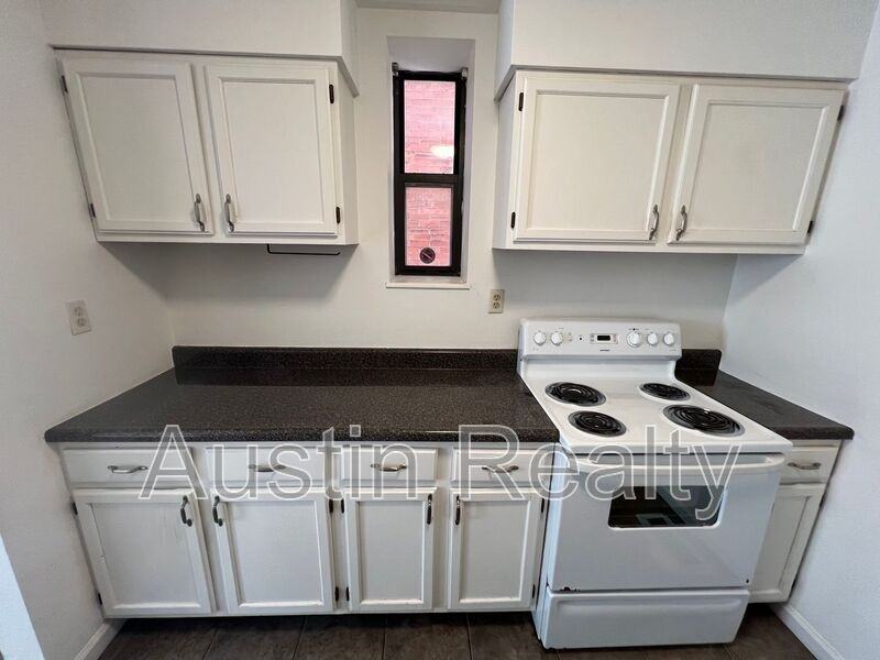 4390 Mcpherson Ave - Photo 2 of 20