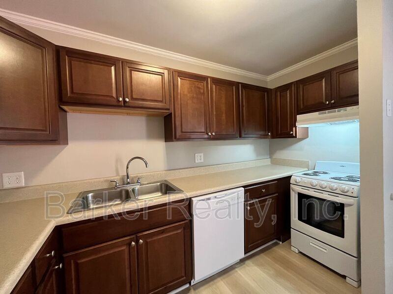 4608 - Photo 4 of 13