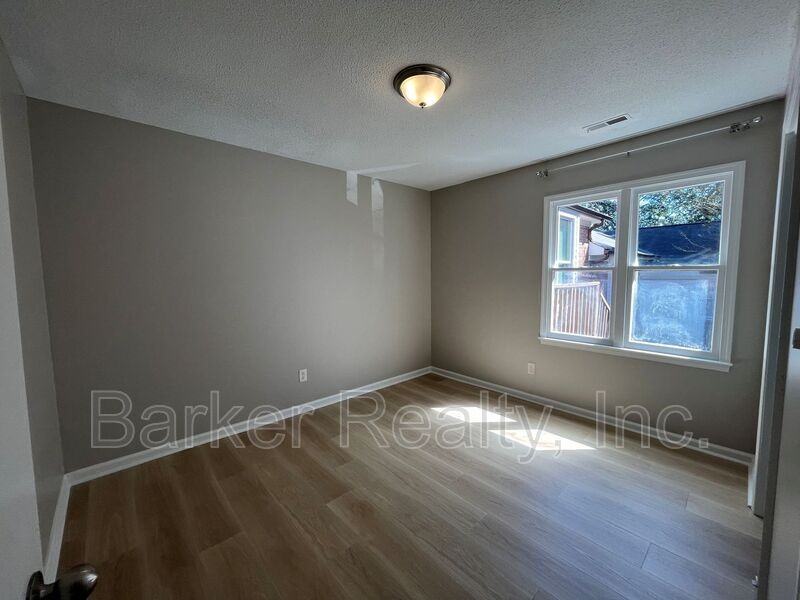 4608 - Photo 6 of 13