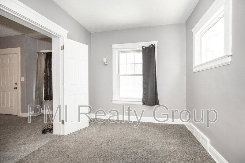 15711 School Ave #DOWN - Photo 4 of 14